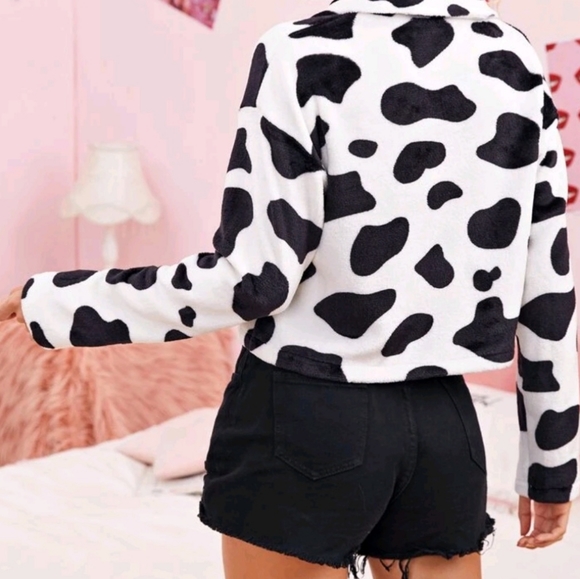 Cropped Collared Zip-Up Cow Pattern Sweater - Picture 3 of 4
